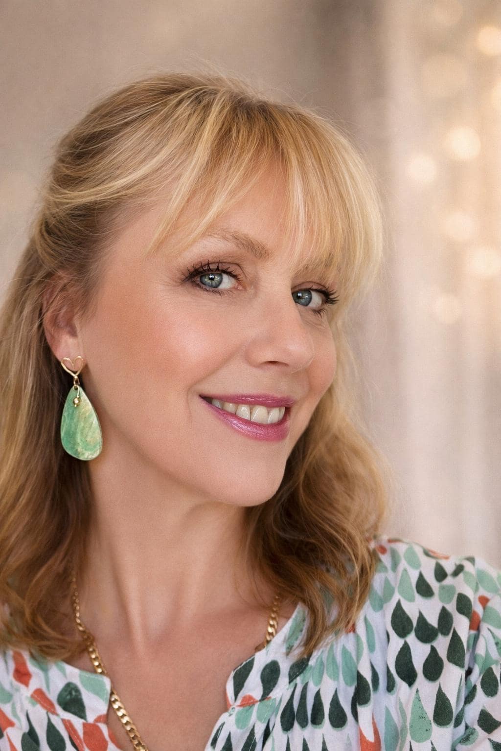 Green & Gold Marble Polymer Clay Drop Earrings – Handcrafted Gold Heart Dangles